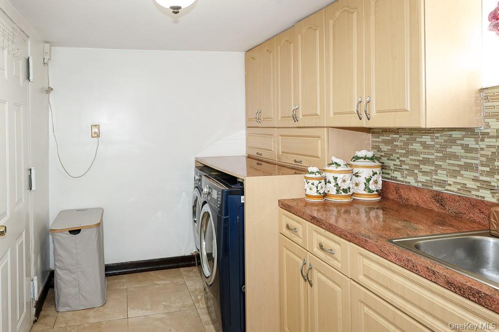 265-04 79th Avenue – For Sale photo 32