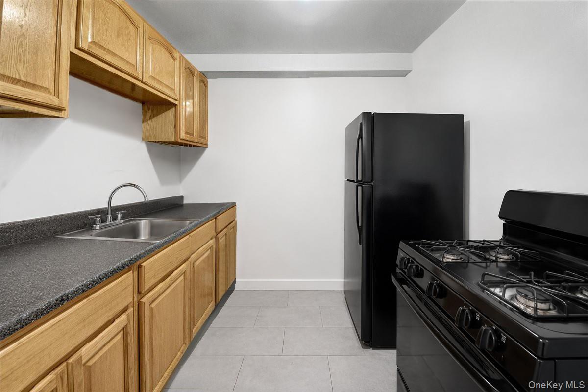 625 Coster Street – For Sale photo 3