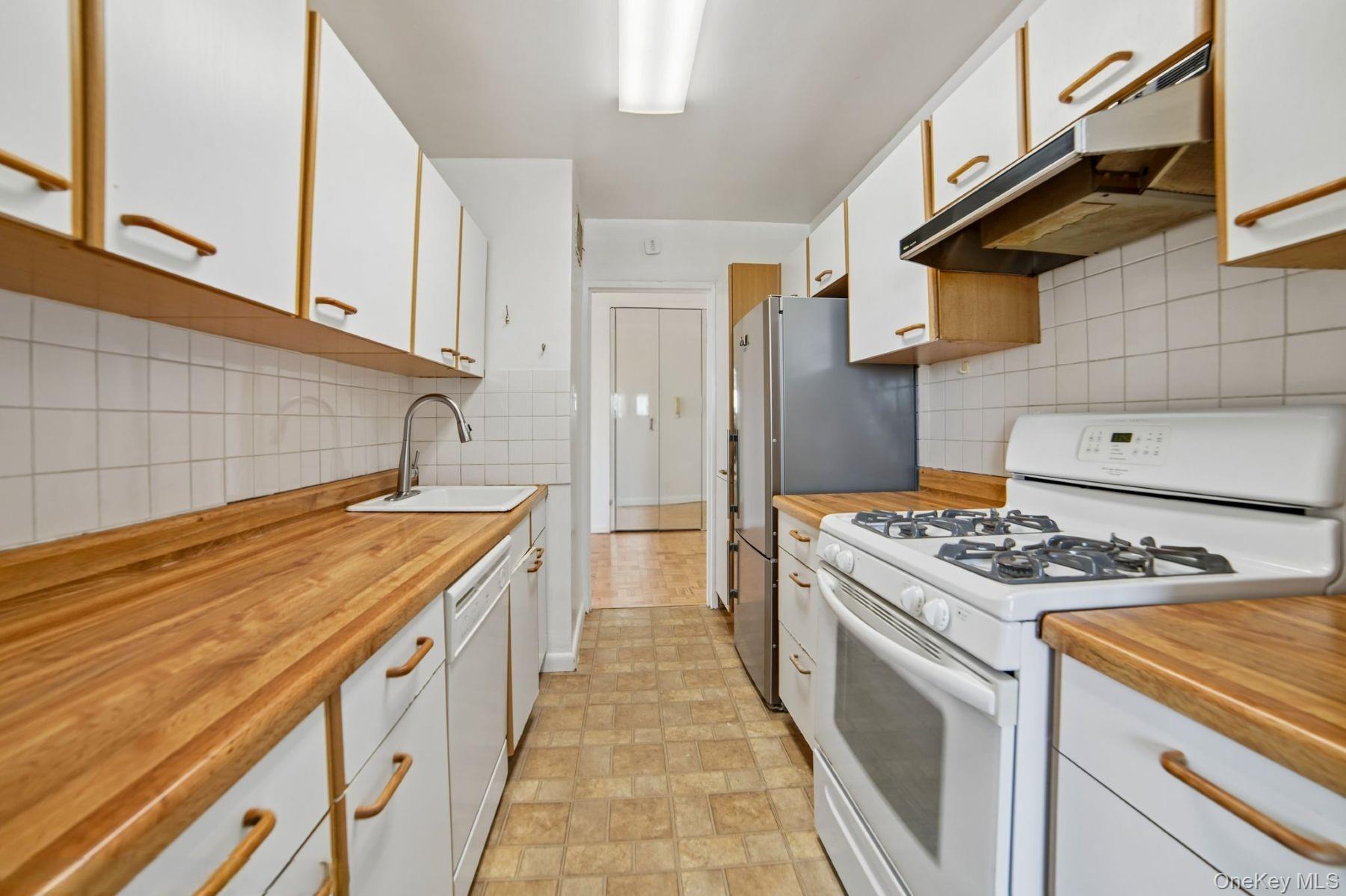 102-30 66th Road, Unit 17H photo 8