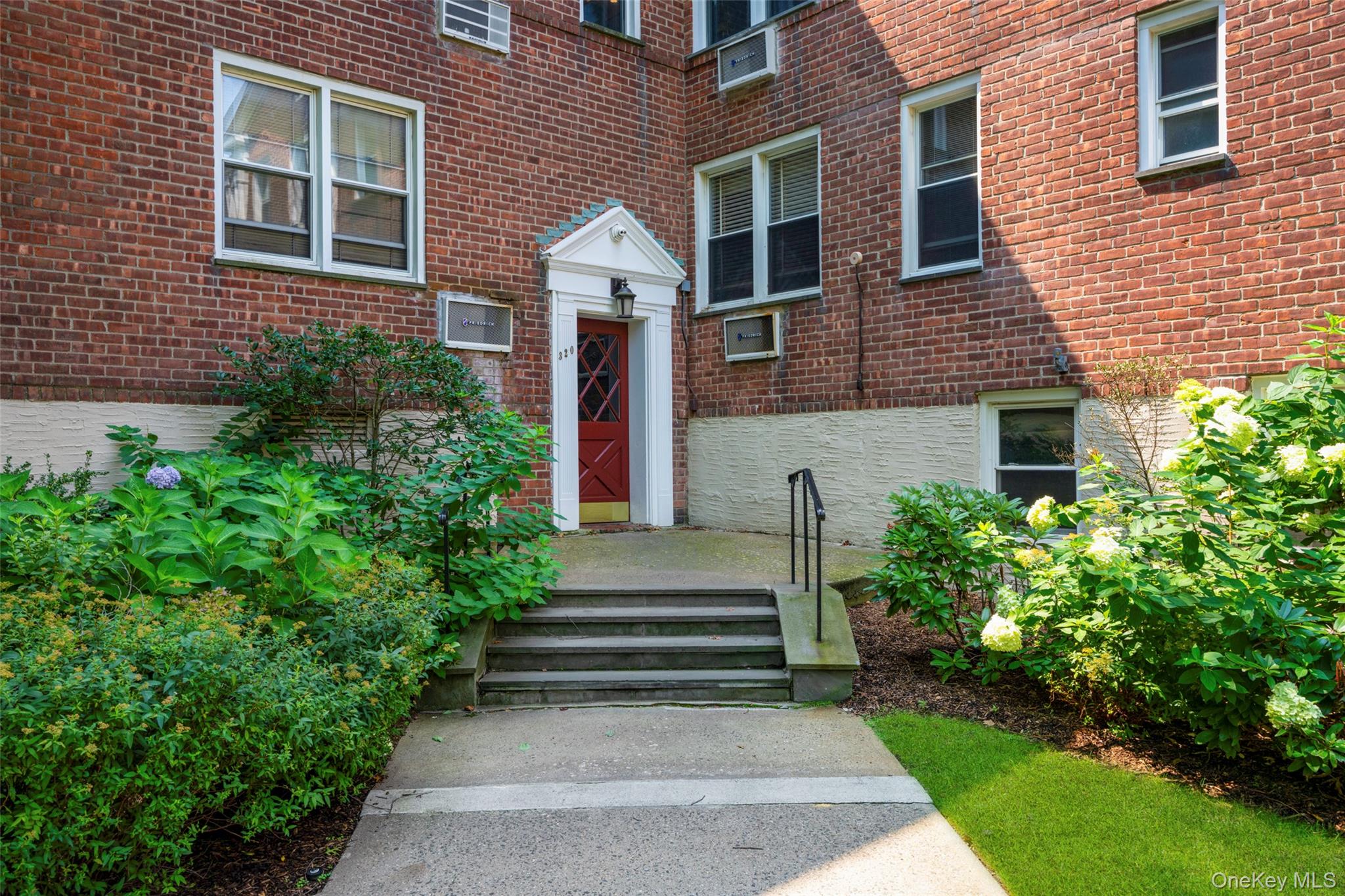 320 Palmer Avenue, Unit 1E photo 2