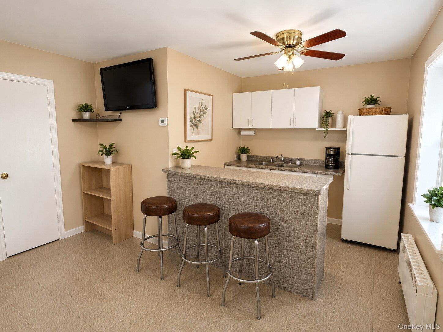 859 Midland – For Rent photo 3