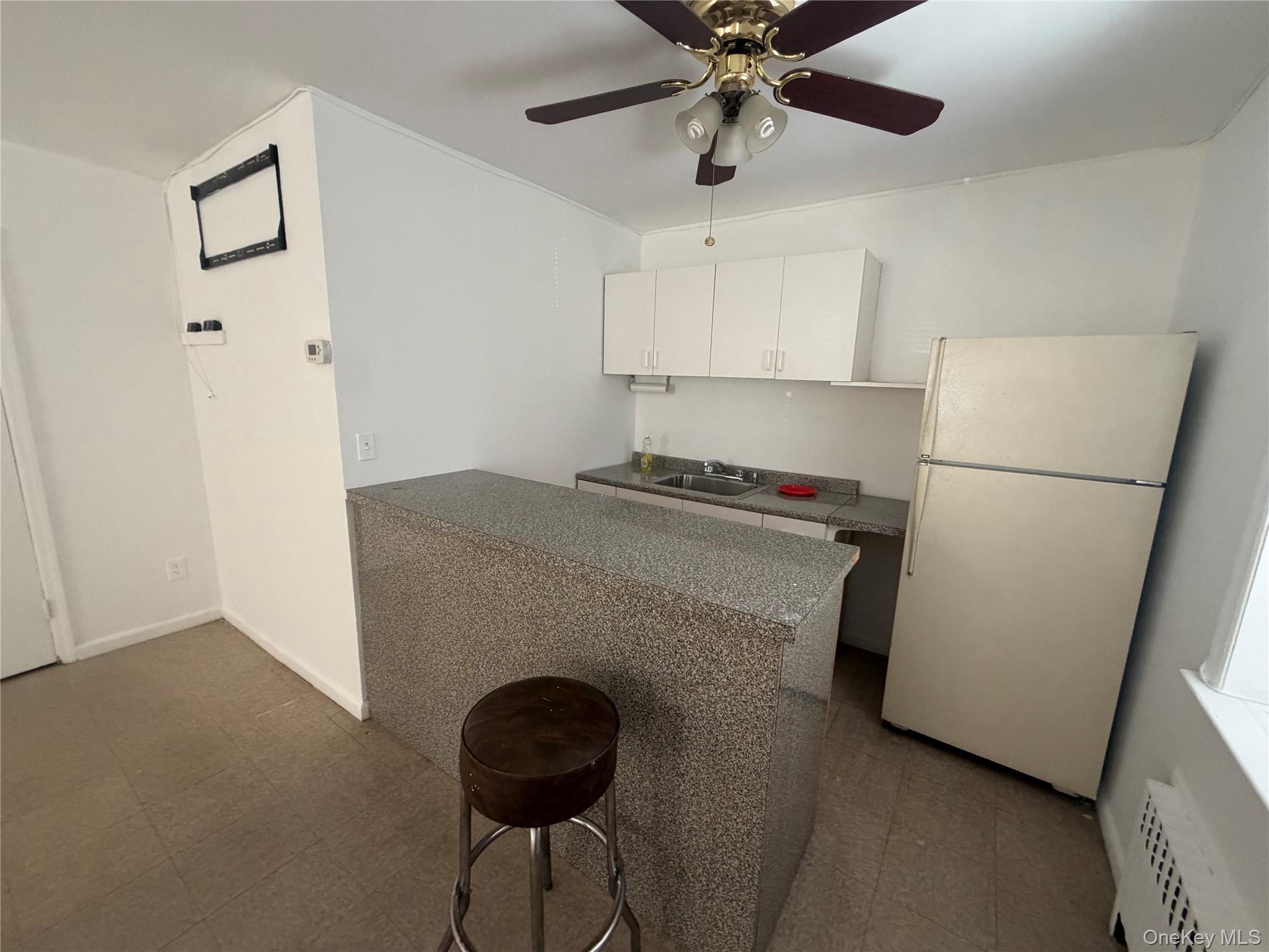 859 Midland – For Rent photo 5