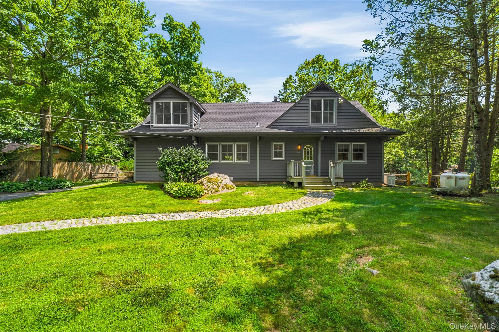 174 Lake Shore Road – For Sale photo 2