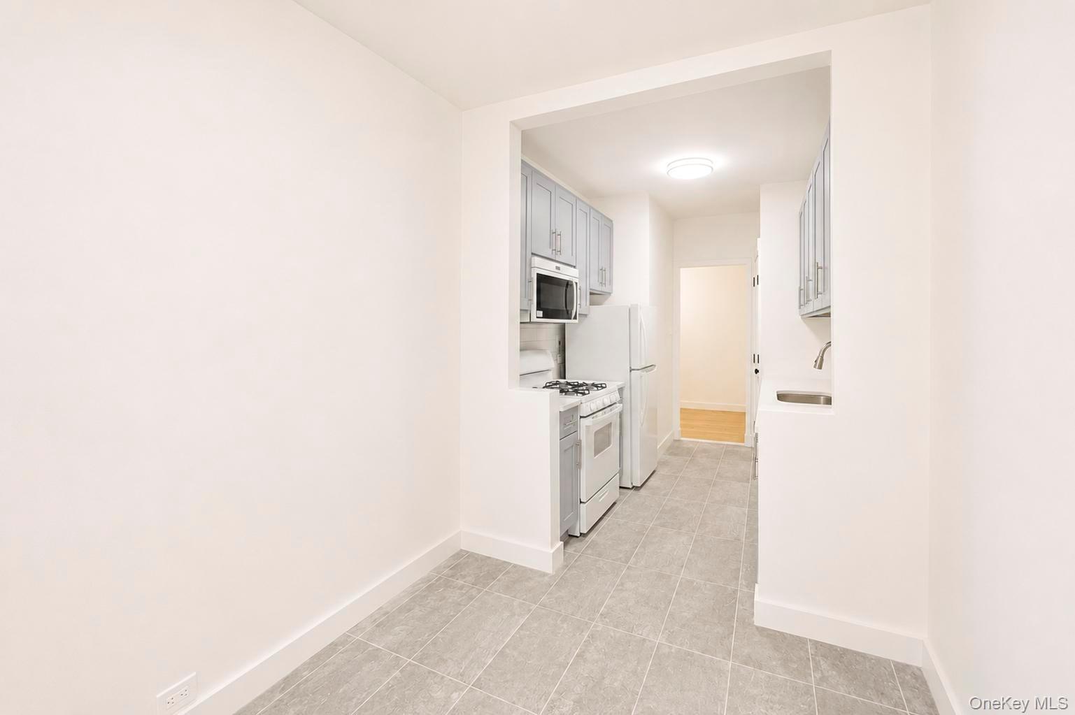 2925 Matthews Avenue, Unit 2H photo 19