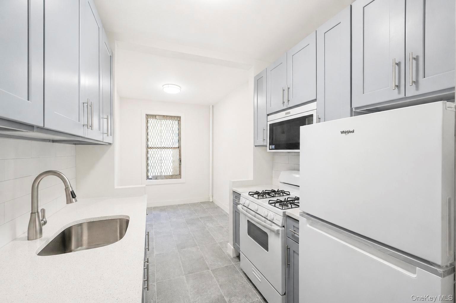2925 Matthews Avenue, Unit 2H photo 8
