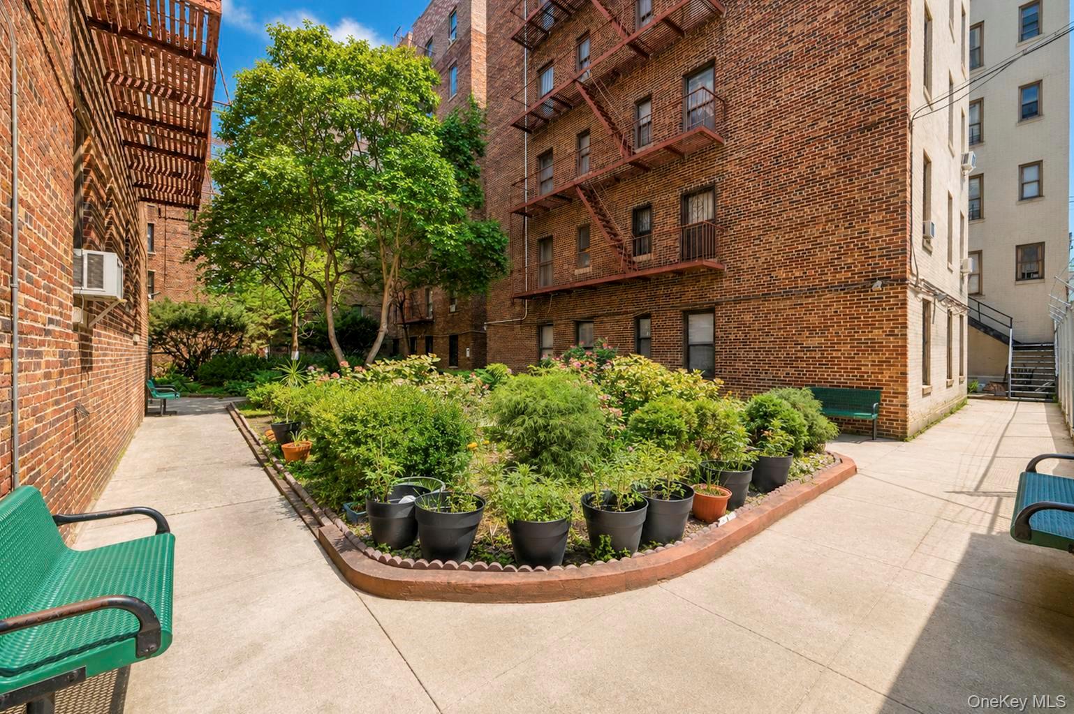 2925 Matthews Avenue, Unit 2H photo 27