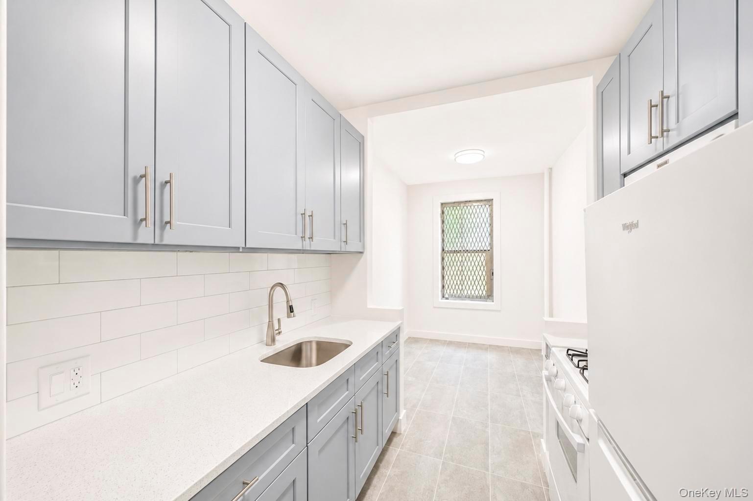 2925 Matthews Avenue, Unit 2H photo 6