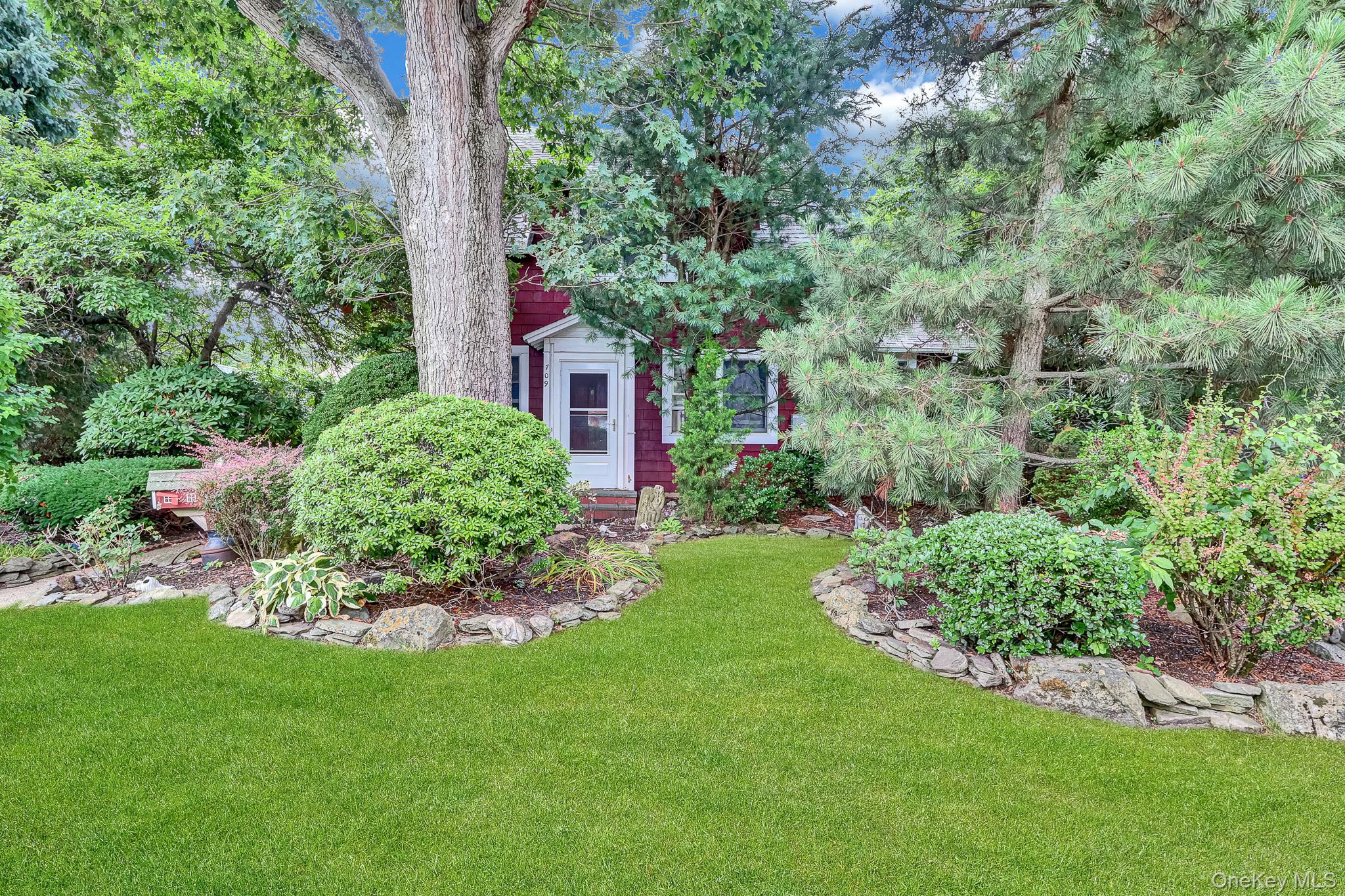 709 Clinton Street – For Sale