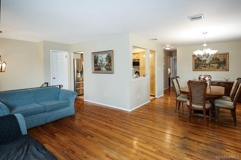 555 N Windsor Avenue – For Sale photo 6