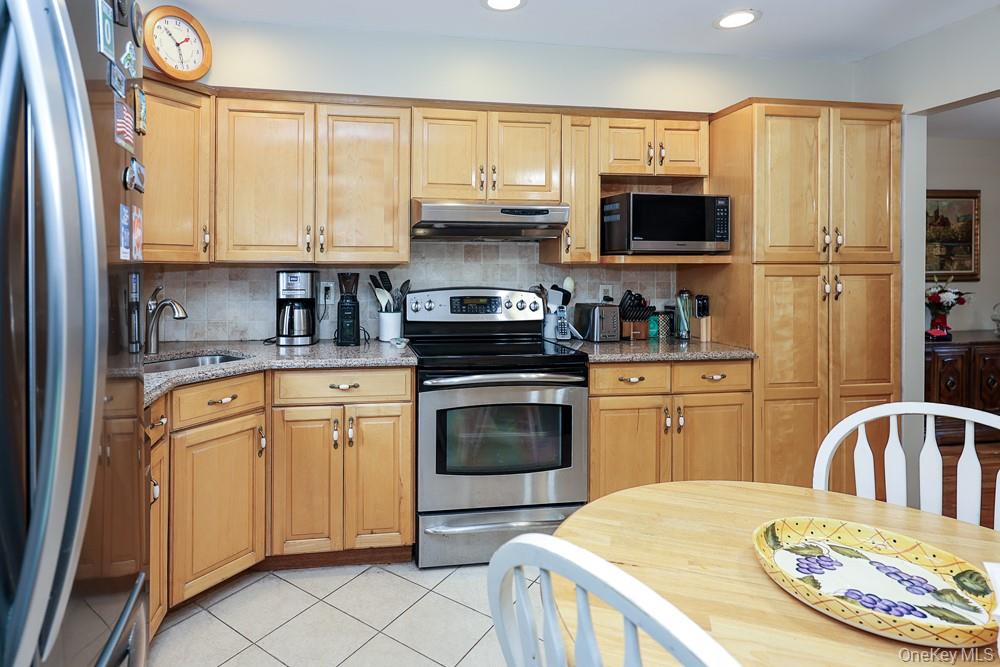 555 N Windsor Avenue – For Sale photo 13