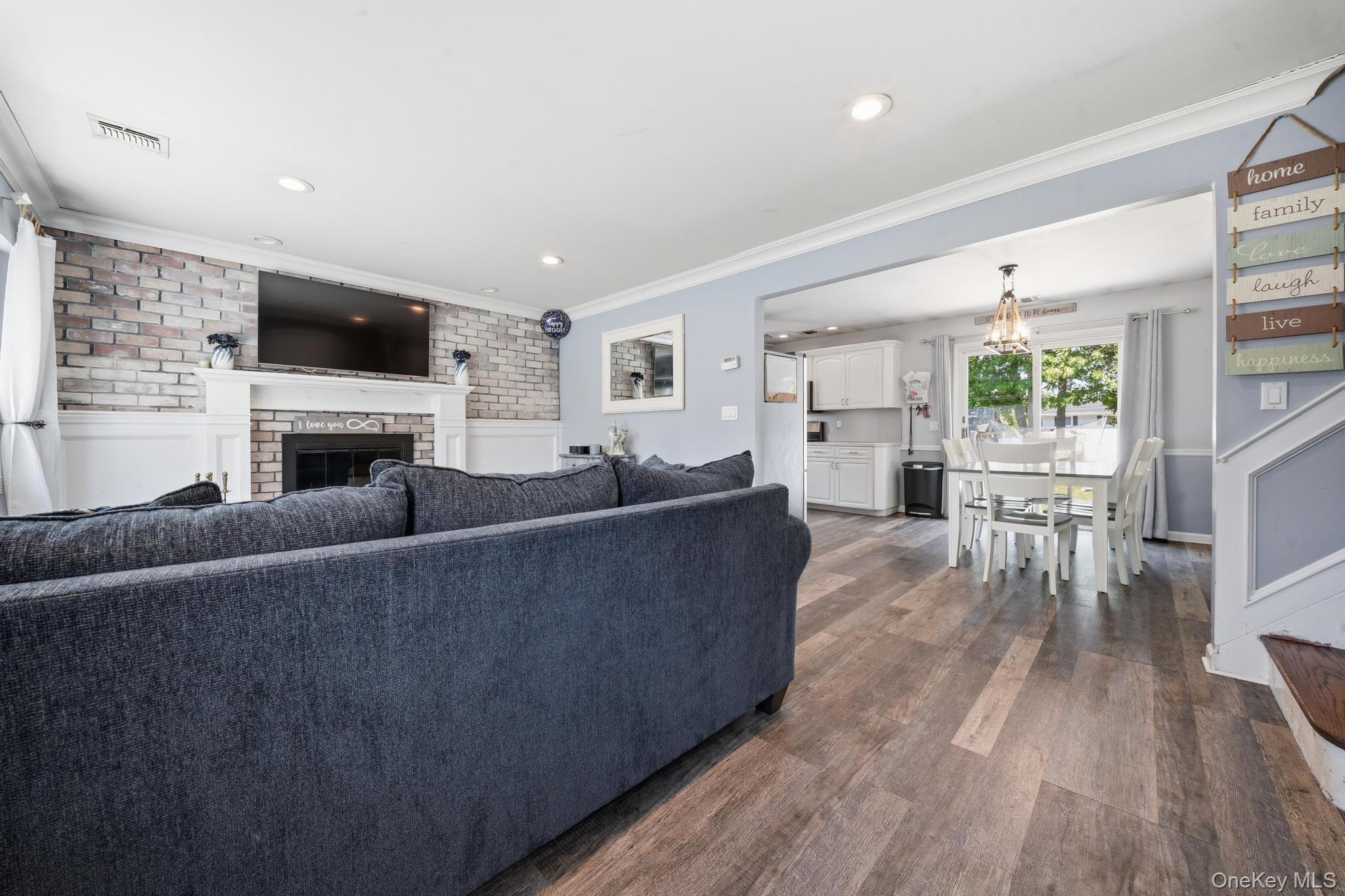 422 Park Lane – For Sale photo 8