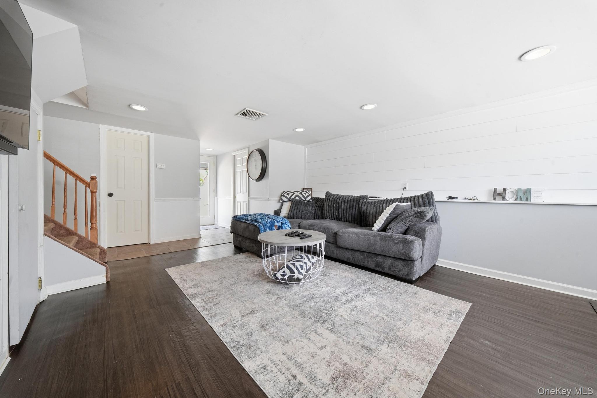 422 Park Lane – For Sale photo 17