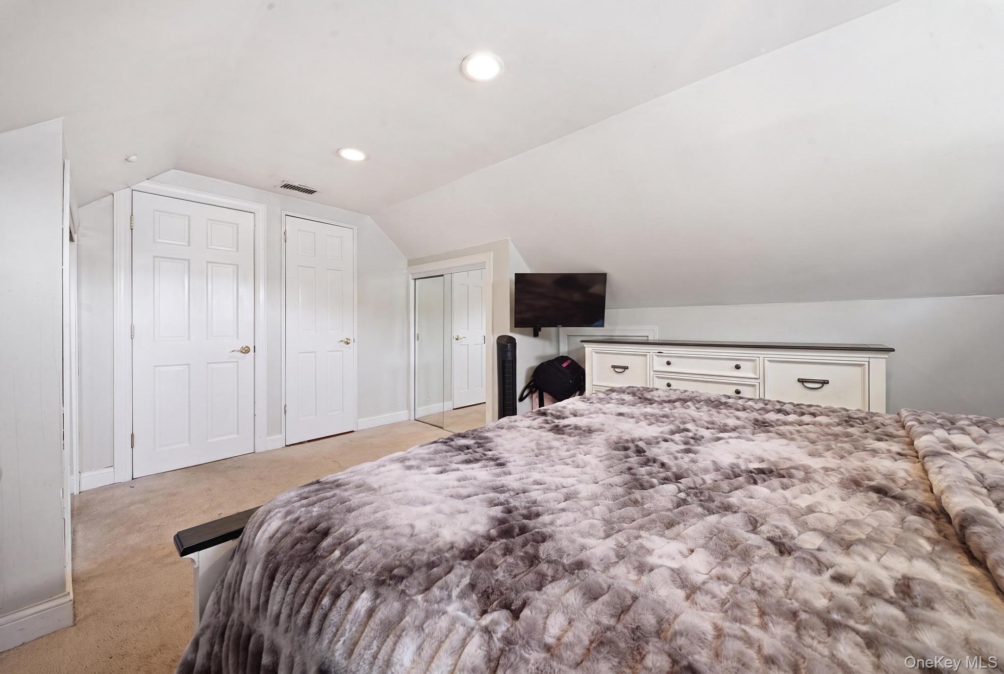 422 Park Lane – For Sale photo 15