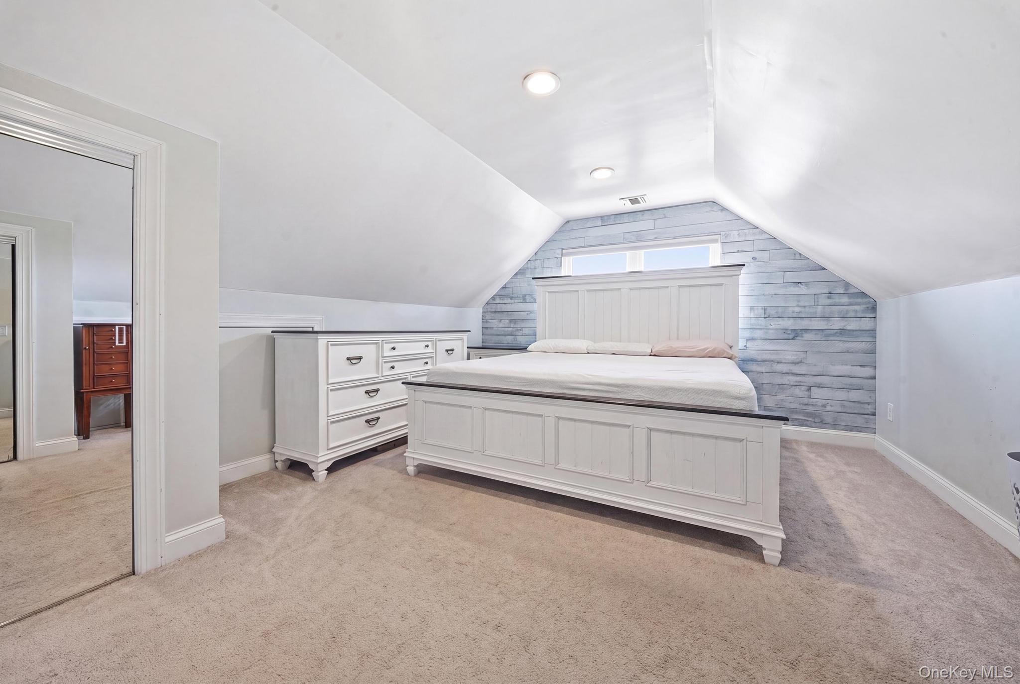 422 Park Lane – For Sale photo 14