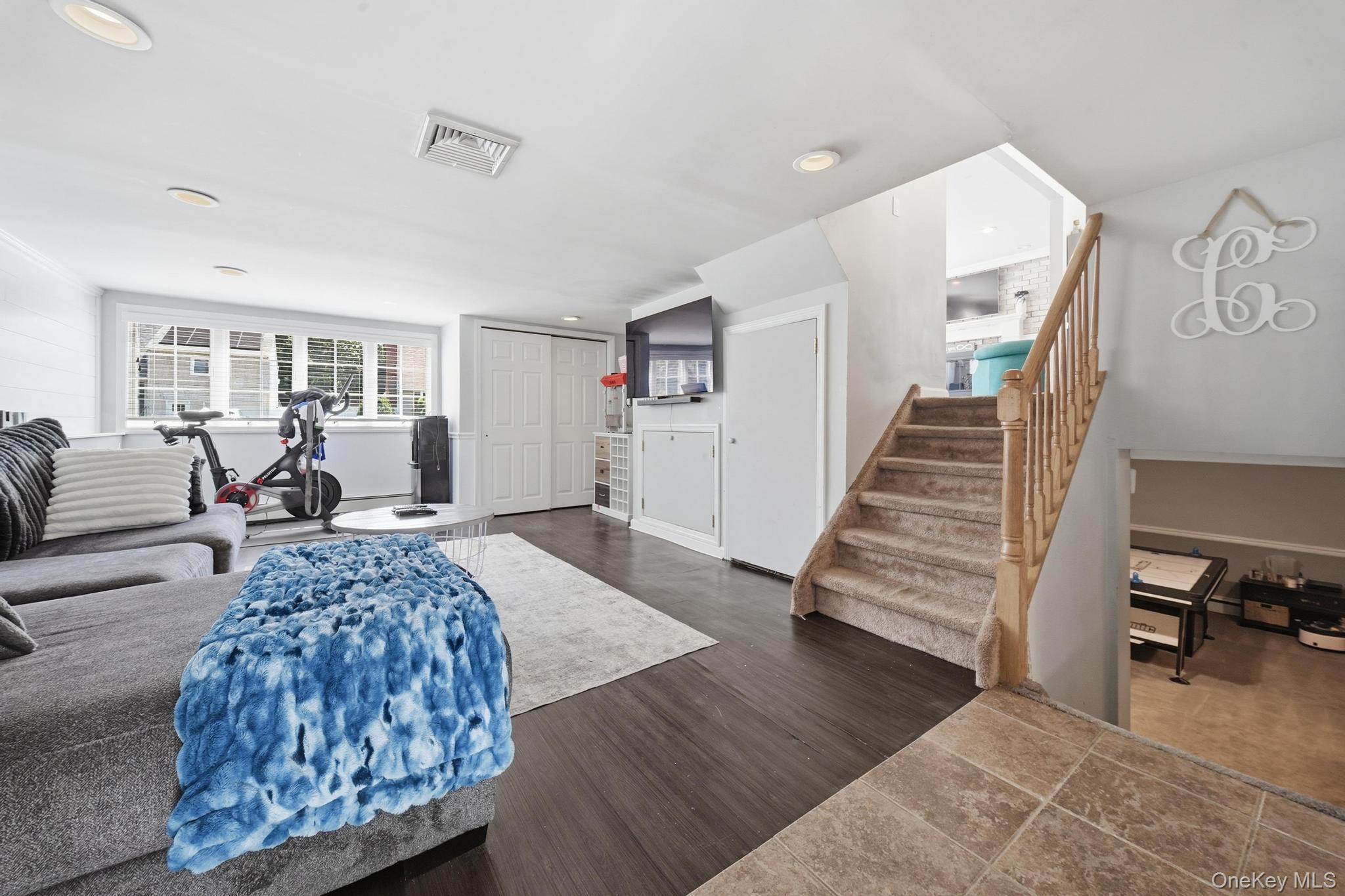 422 Park Lane – For Sale photo 16