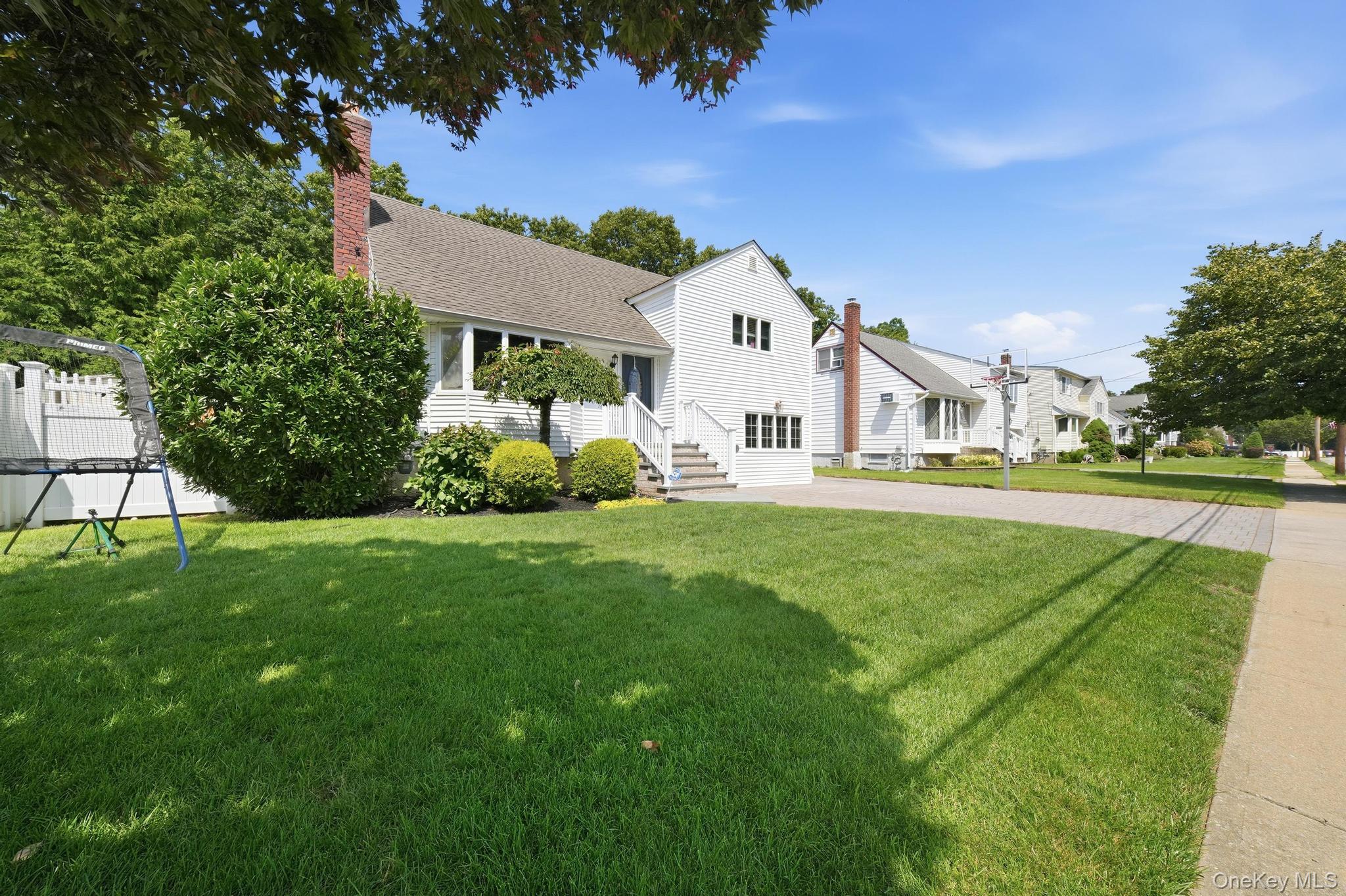 422 Park Lane – For Sale photo 3