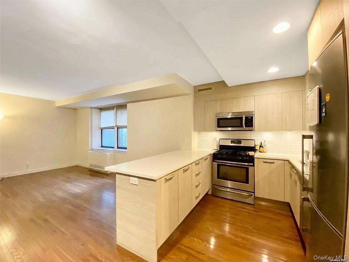 87-10 51 Ave, Unit #1 photo 9