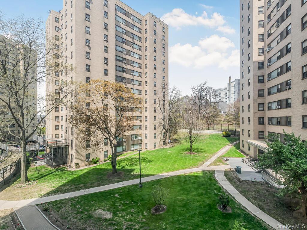4 Fordham Hill Oval, Unit 1A photo 13