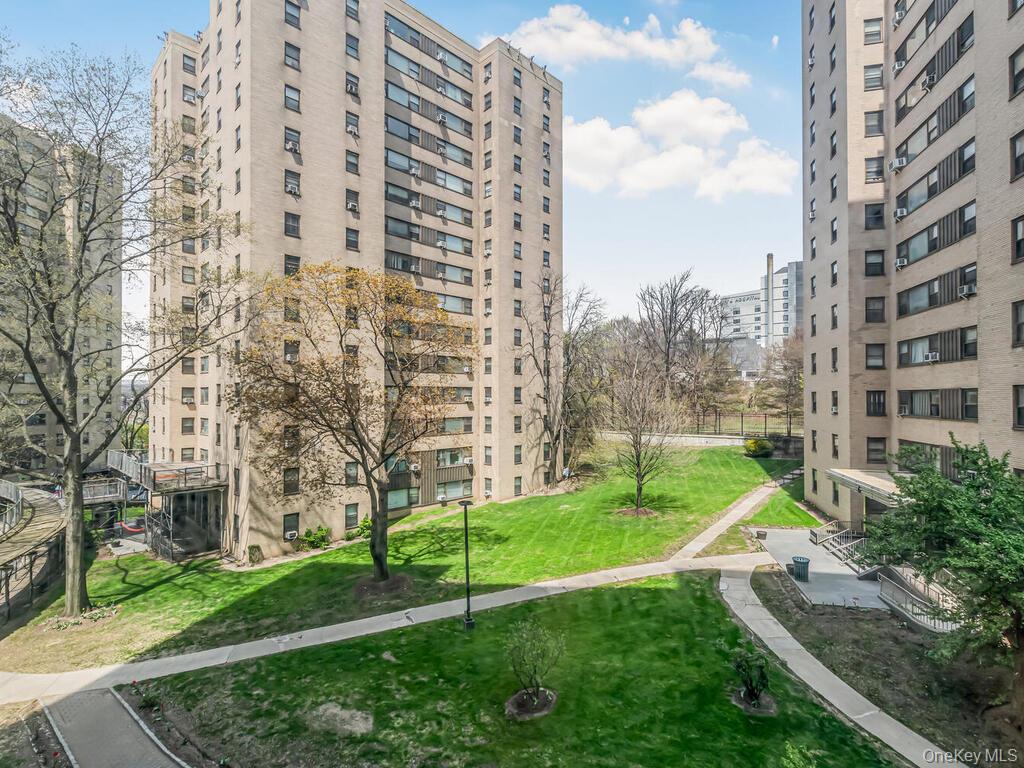 4 Fordham Hill Oval, Unit 1A photo 14