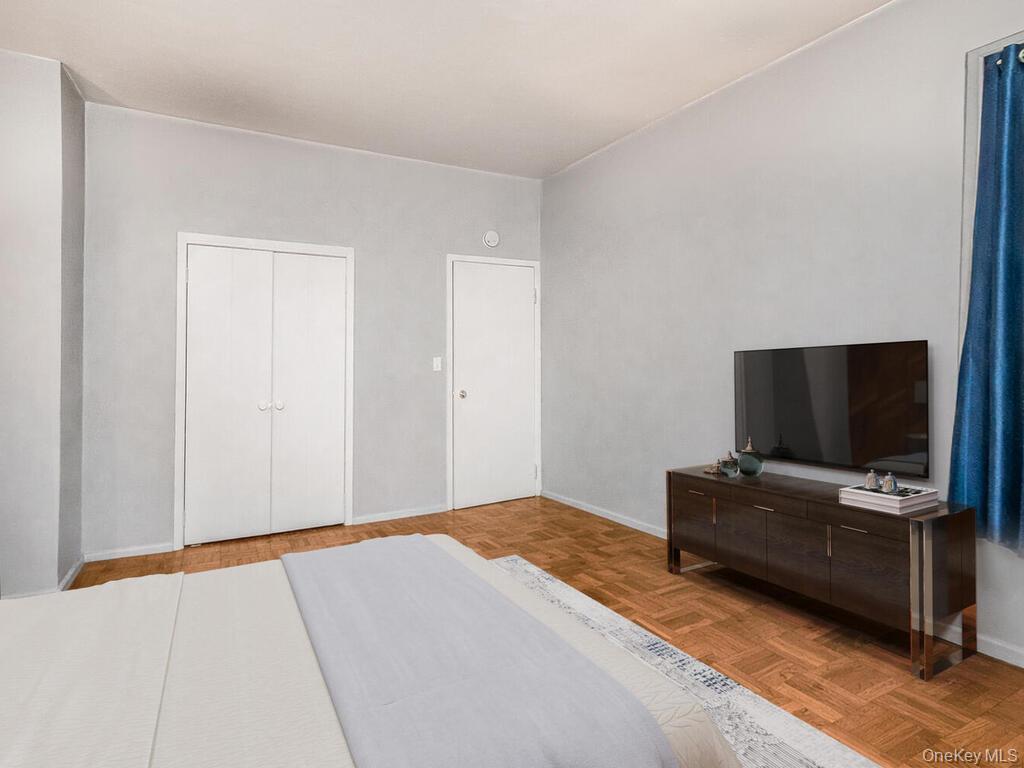 4 Fordham Hill Oval, Unit 1A photo 8