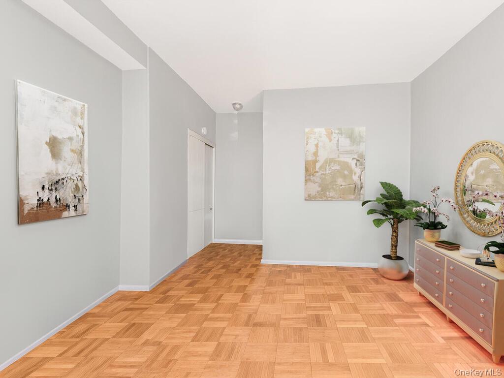 4 Fordham Hill Oval, Unit 1A photo 4