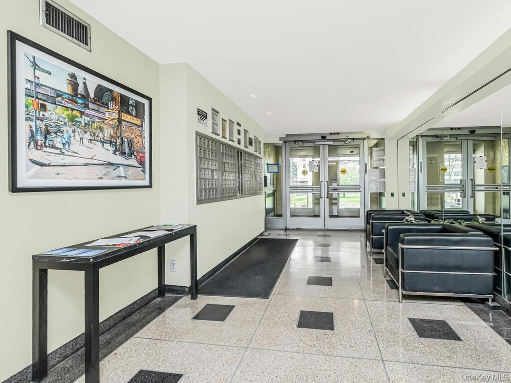 4 Fordham Hill Oval, Unit 1A photo 15