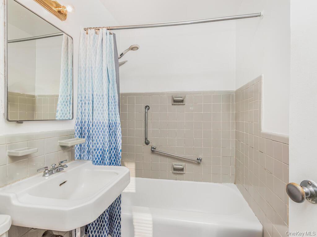 4 Fordham Hill Oval, Unit 1A photo 12