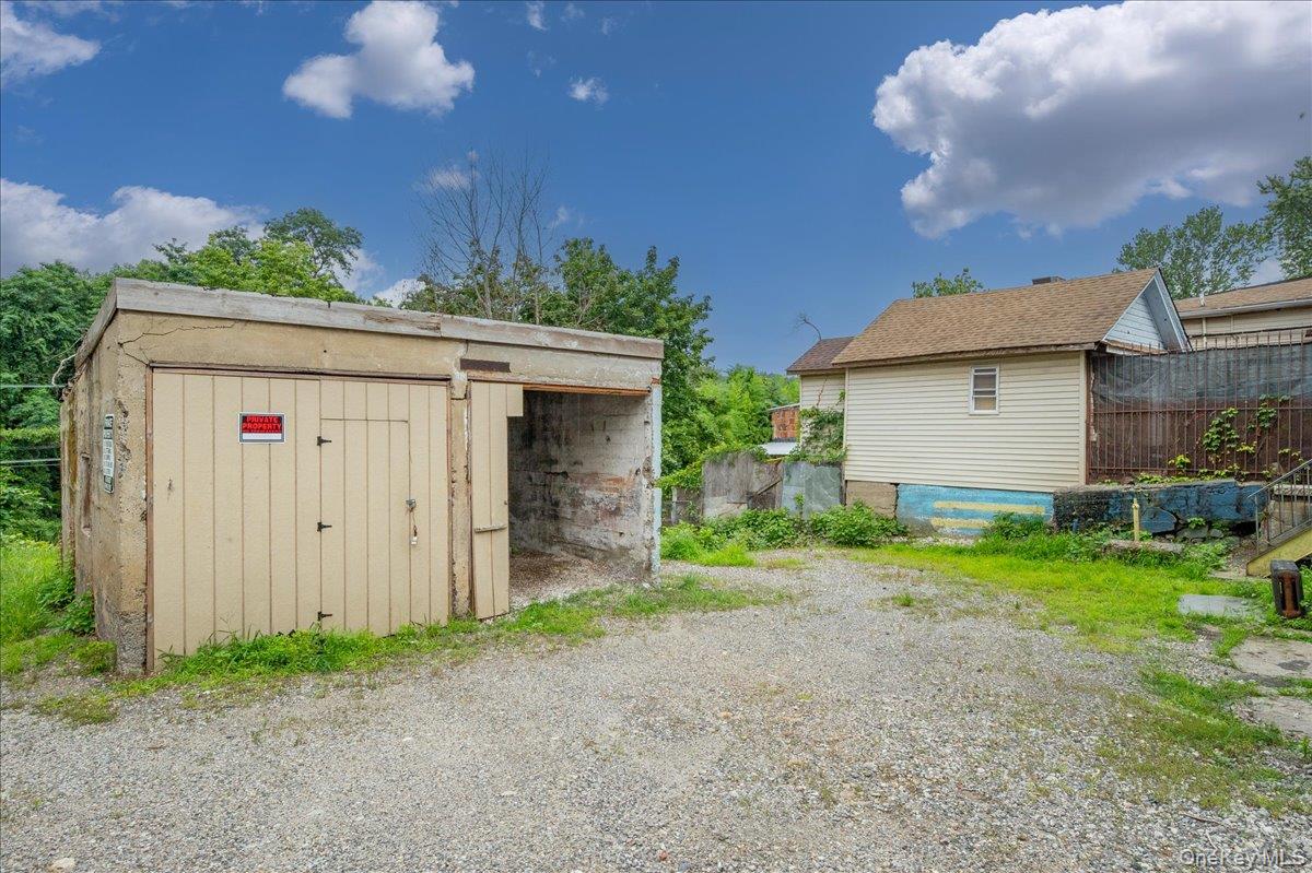 114-116 Ferris Avenue – For Sale photo 4
