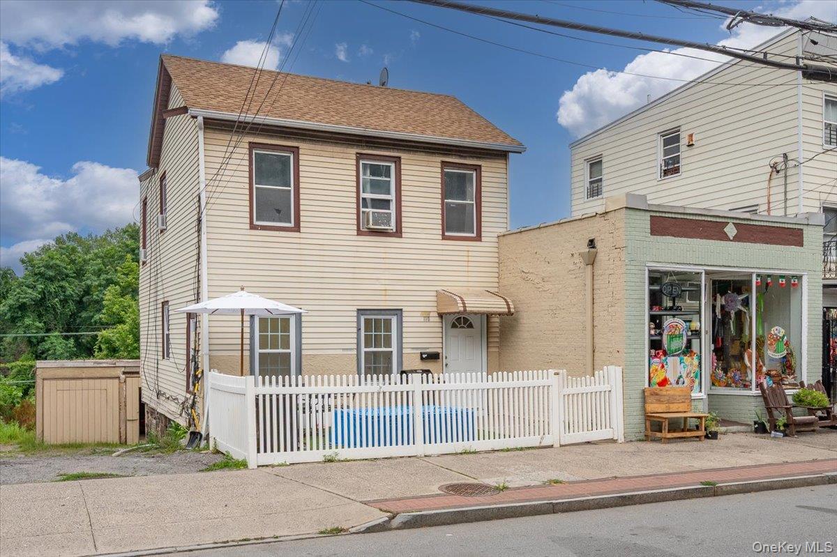 114-116 Ferris Avenue – For Sale photo 2