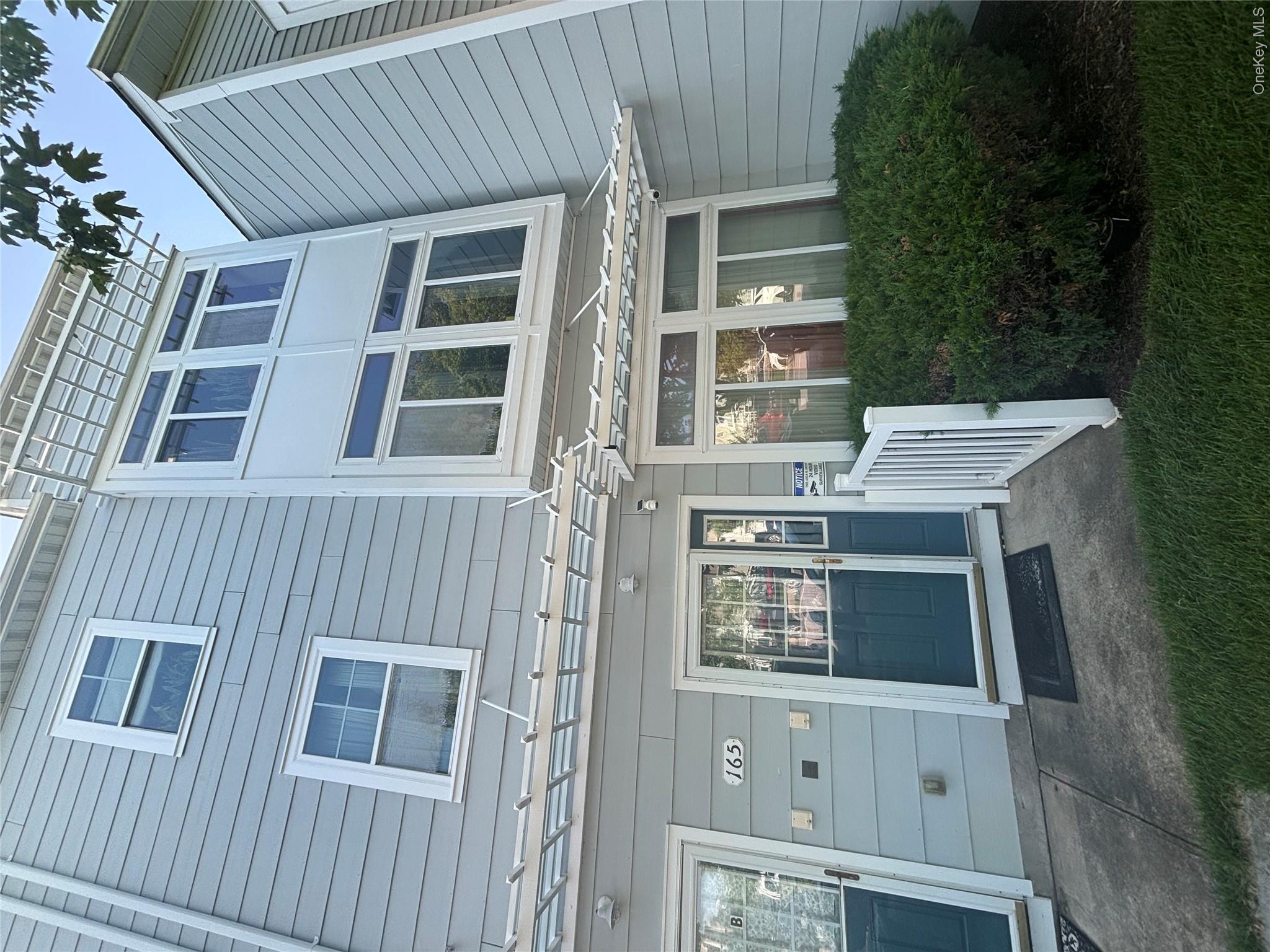 165 Commodore Circle W – For Sale photo 2