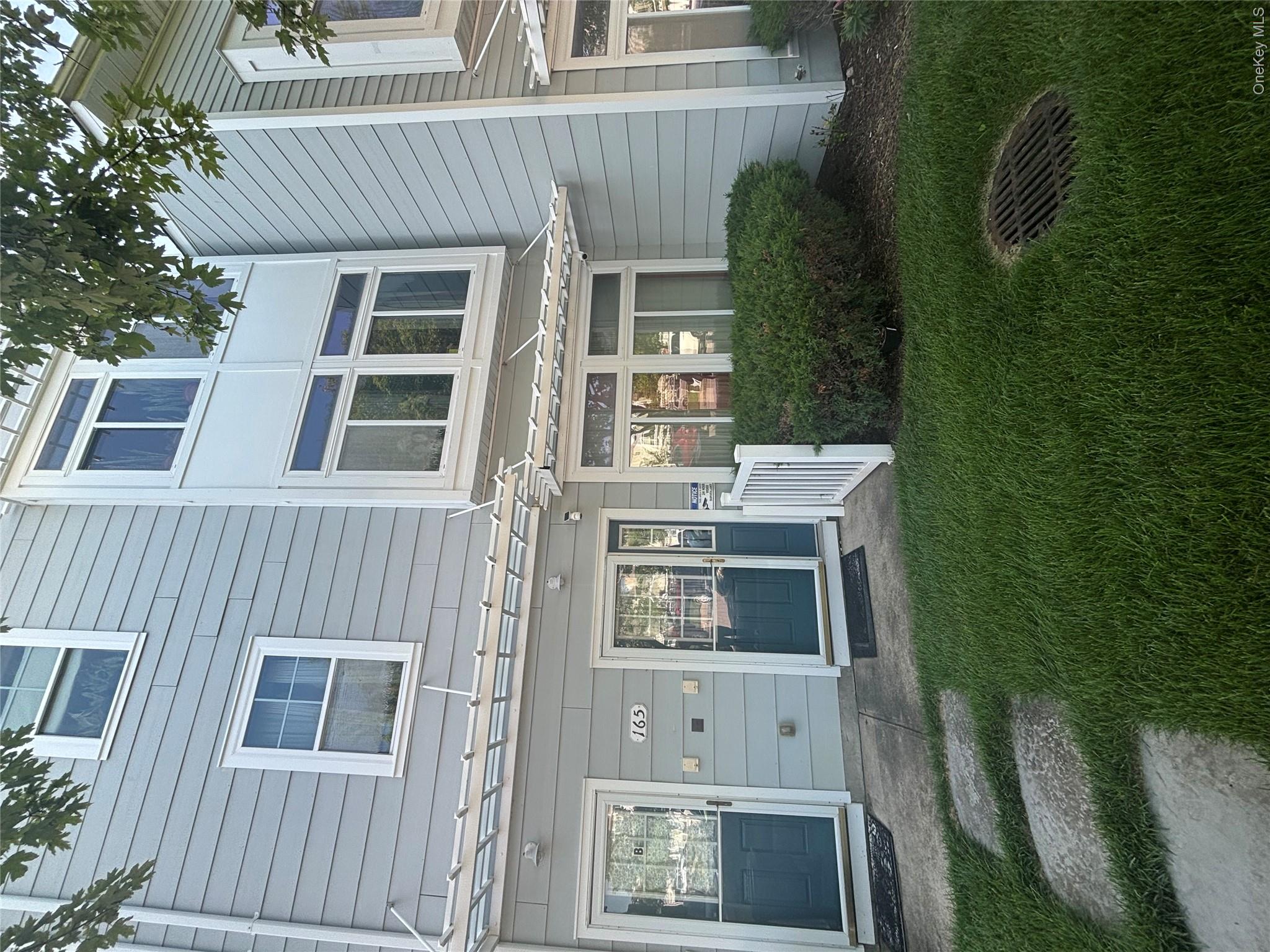 165 Commodore Circle W – For Sale