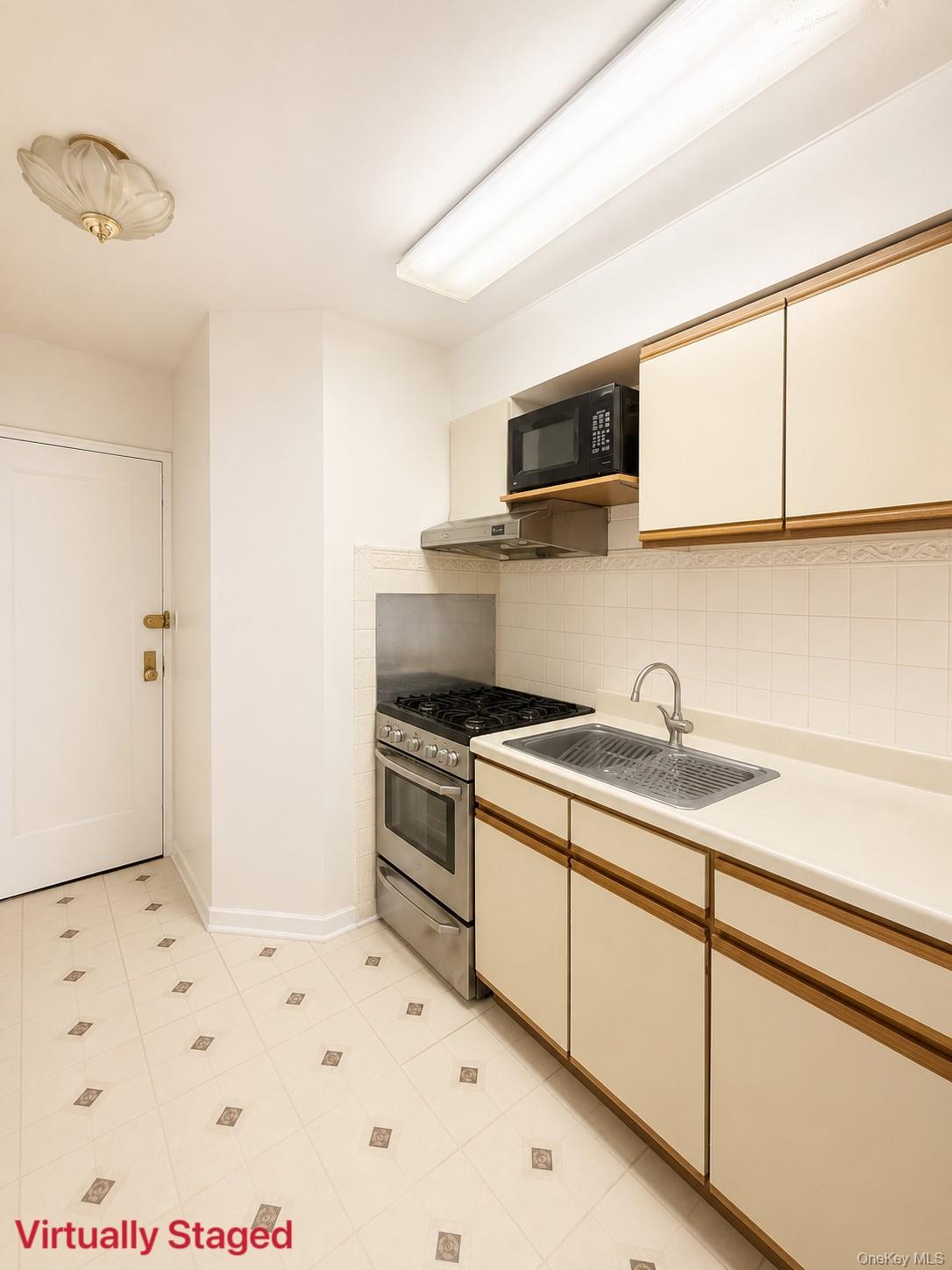 14435 Sanford Avenue, Unit 1 photo 4