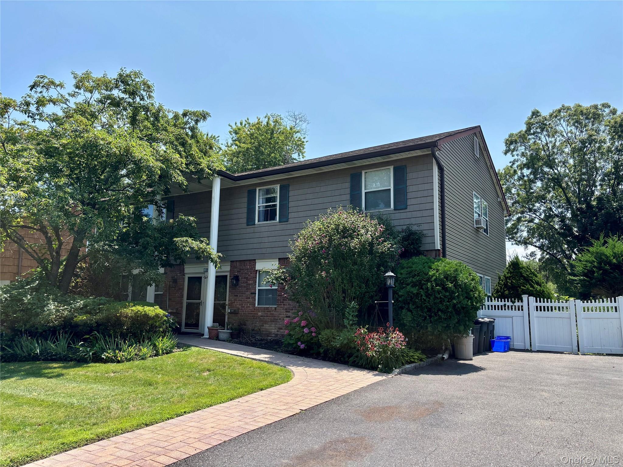 17 Alex Lane – For Rent