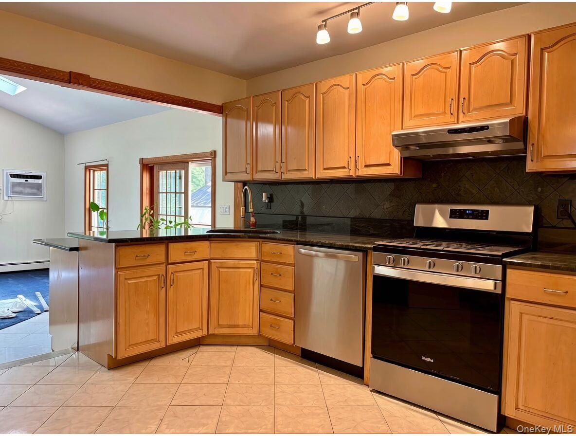 17 Alex Lane – For Rent photo 10