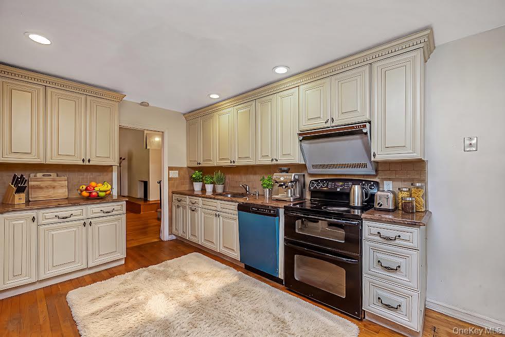 6 Village Drive – For Sale photo 12