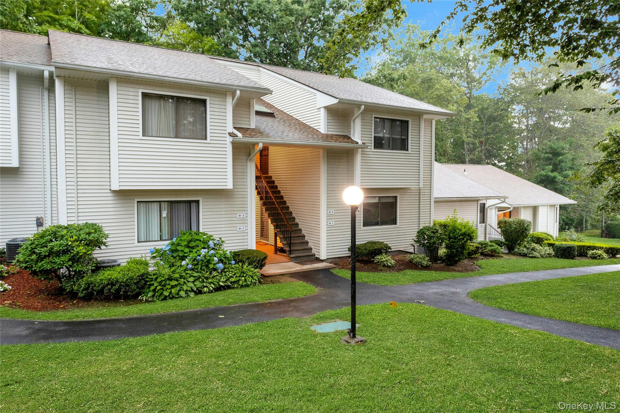 90 Molly Pitcher Lane, Unit F photo 2