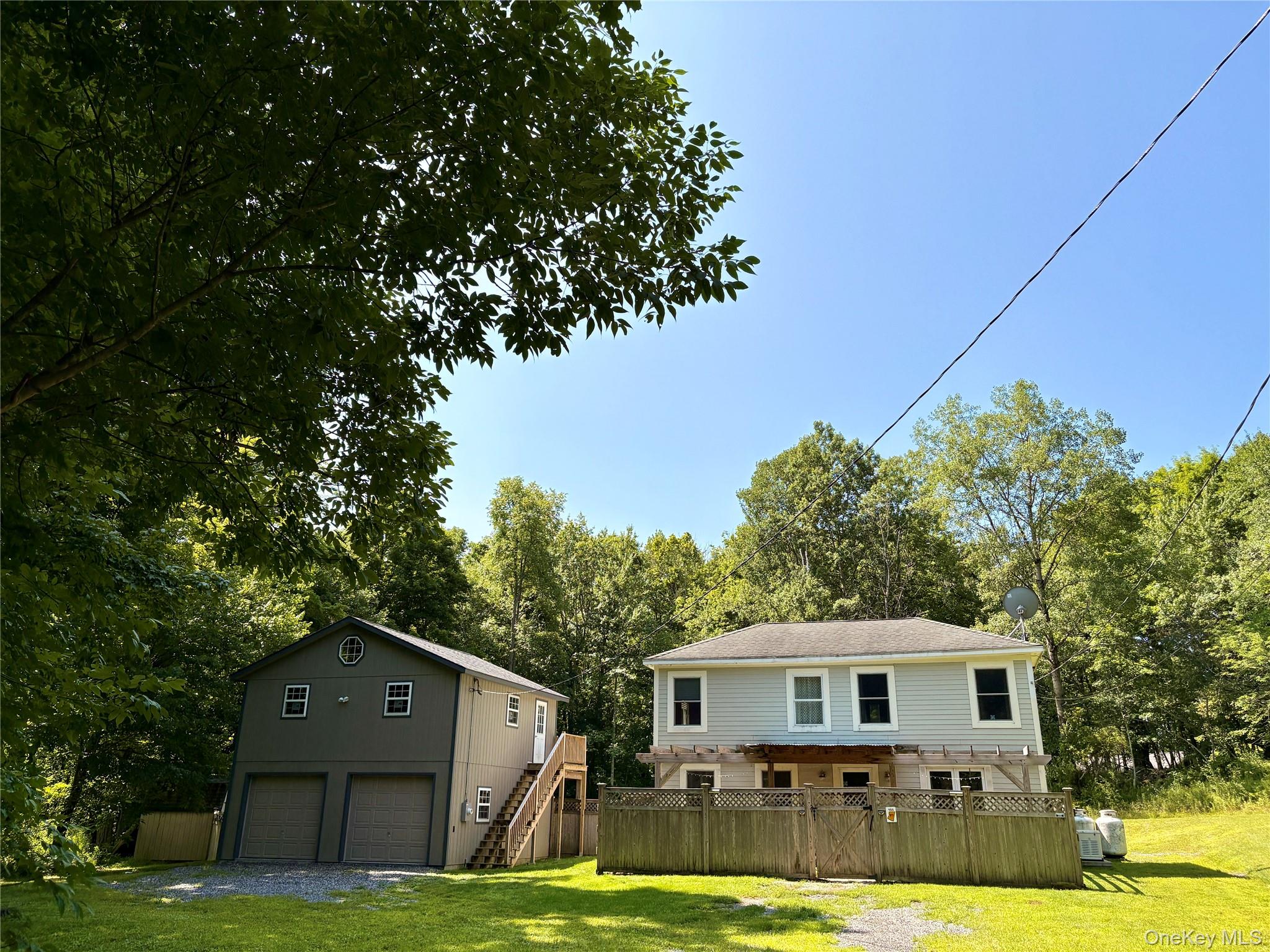 155 Pumpkin Hollow Road N – For Sale