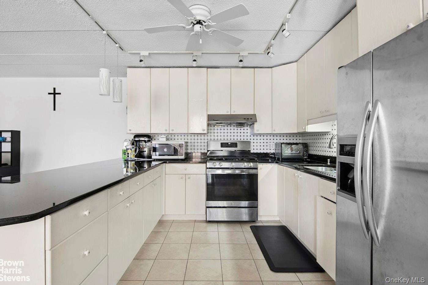 13624 Maple Ave, Unit 3D photo 2