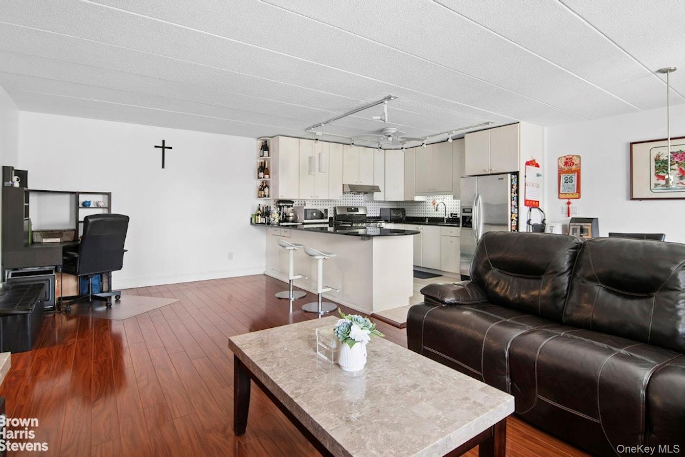 13624 Maple Ave, Unit 3D photo 3