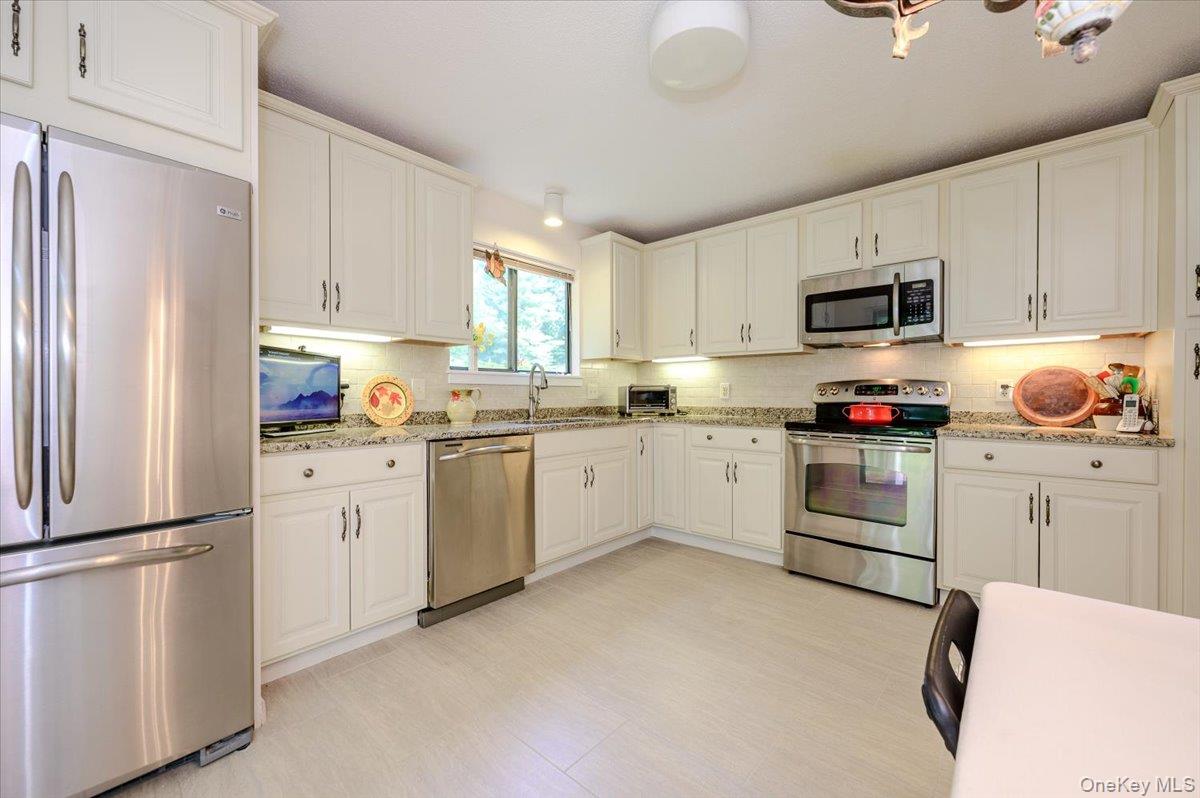 456 Heritage Hills, Unit B photo 10
