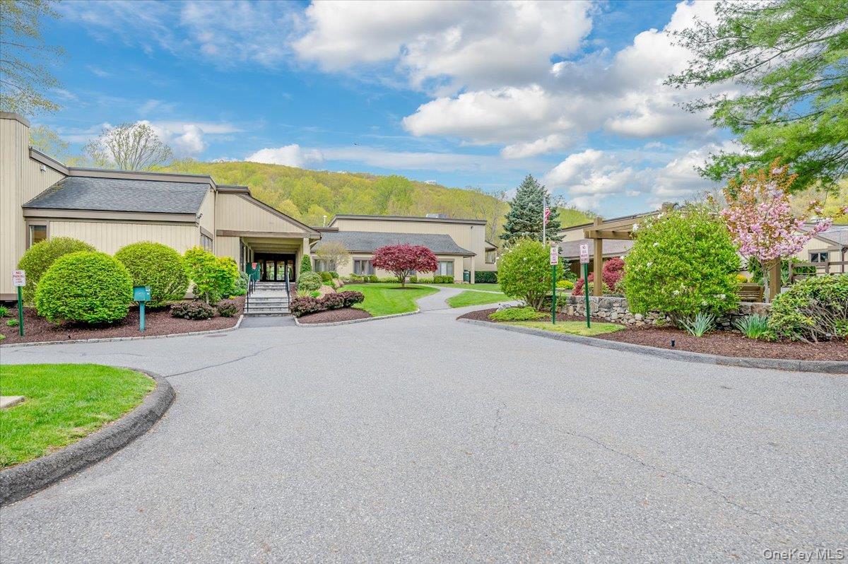 456 Heritage Hills, Unit B photo 21