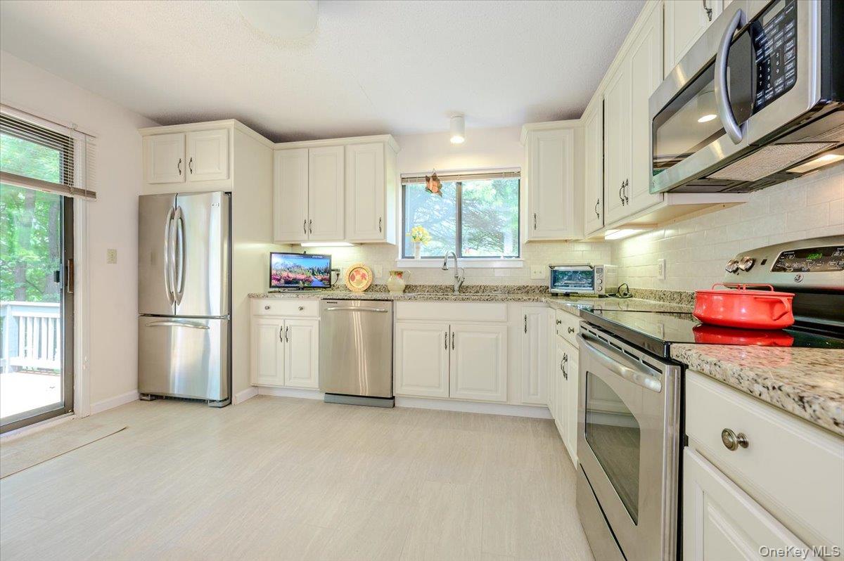 456 Heritage Hills, Unit B photo 11