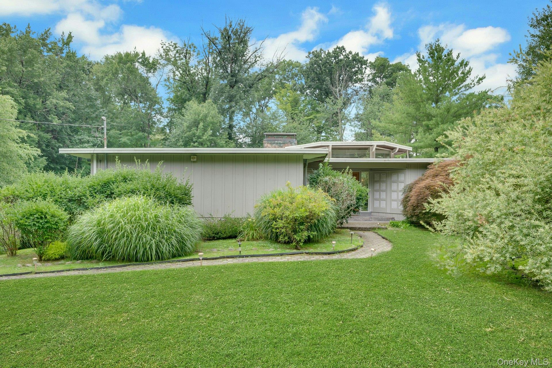 107 Holly Place – For Rent