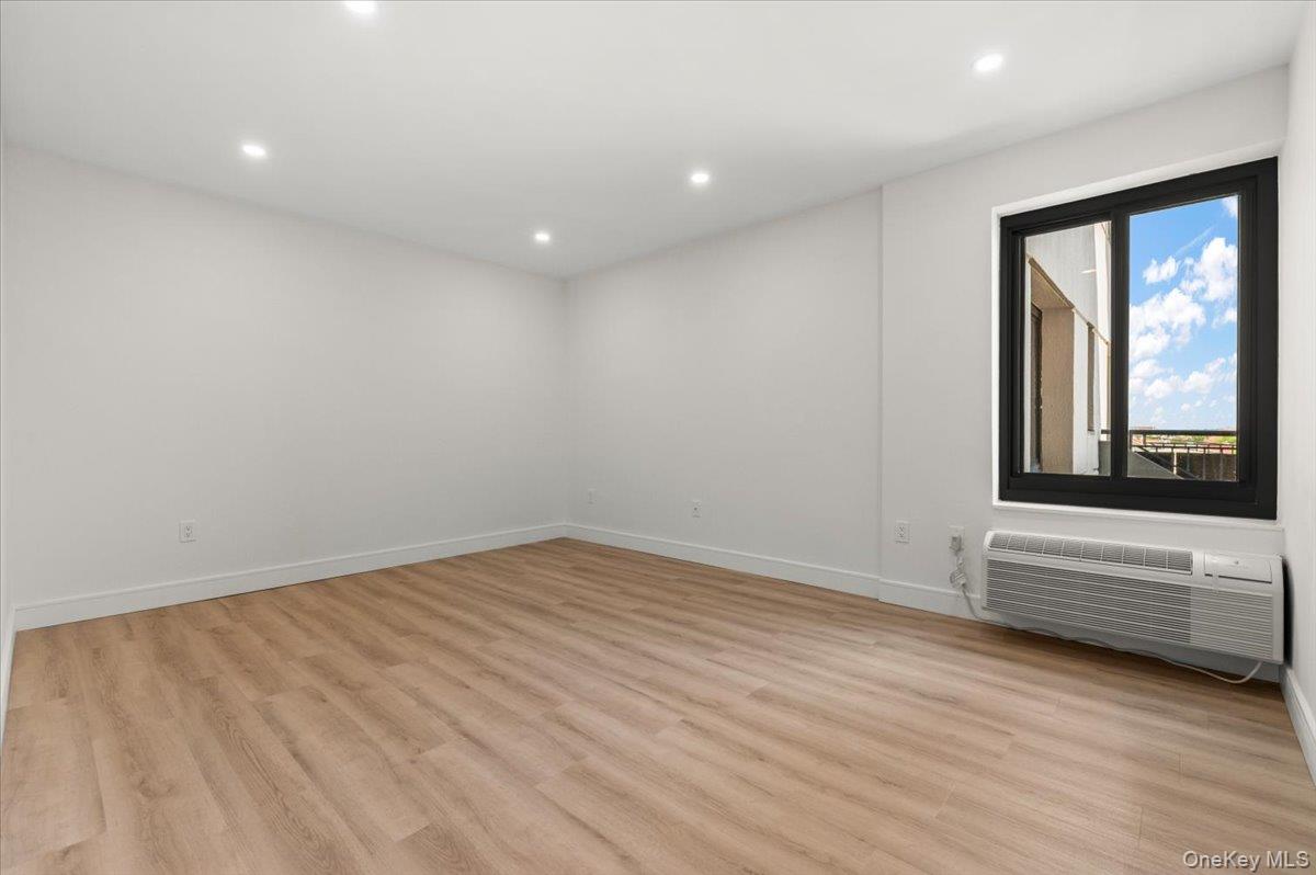 100 Broadway W, Unit 4T photo 21