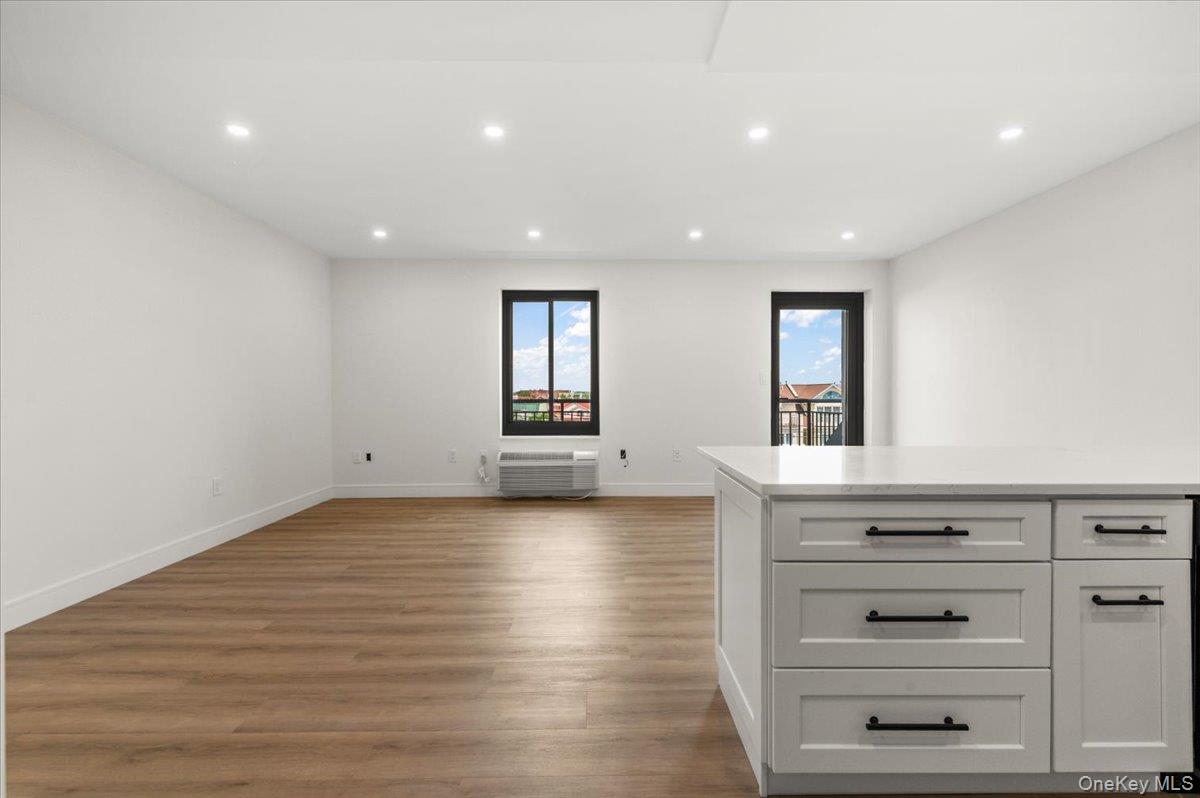 100 Broadway W, Unit 4T photo 5