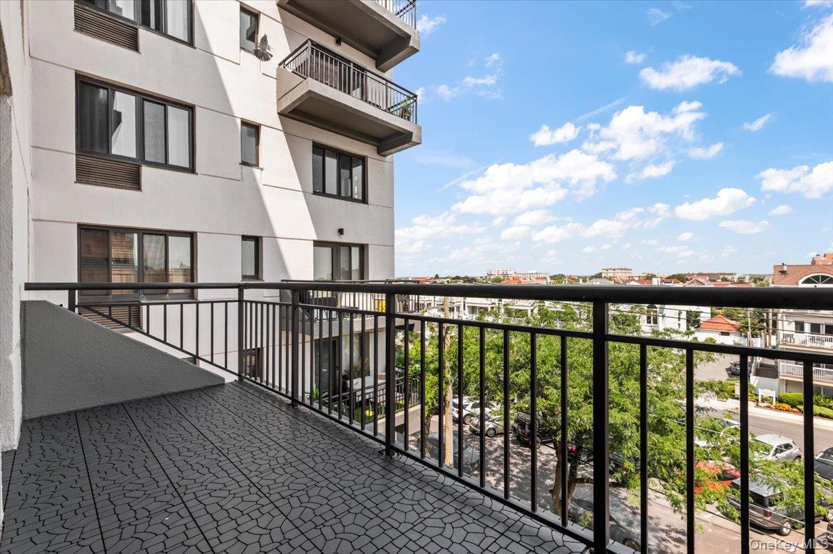 100 Broadway W, Unit 4T photo 28