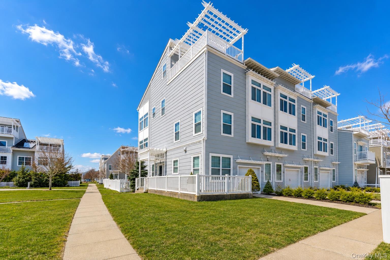 6428 Ocean Avenue S – For Sale