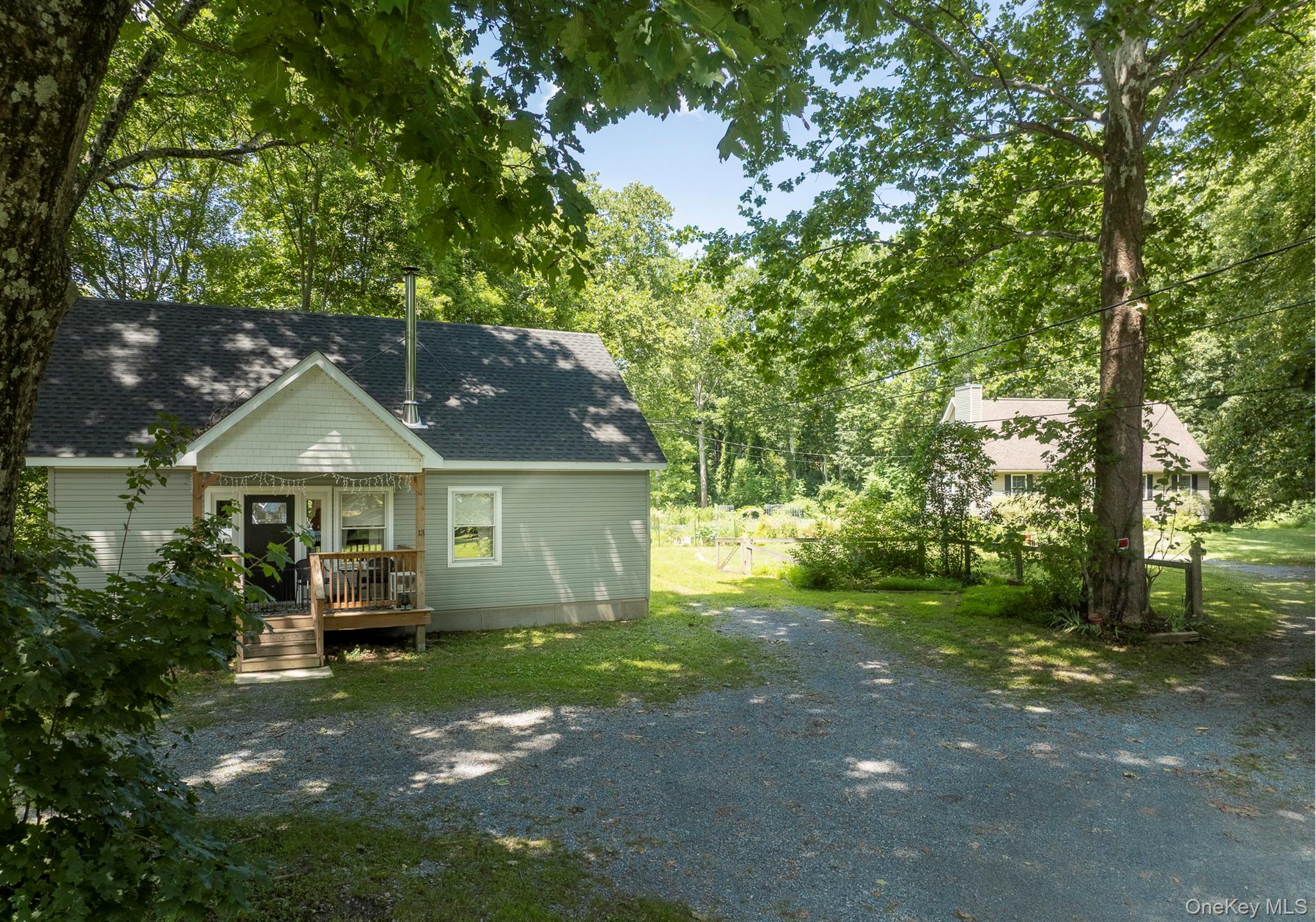 13-14 Creekside Place – For Sale