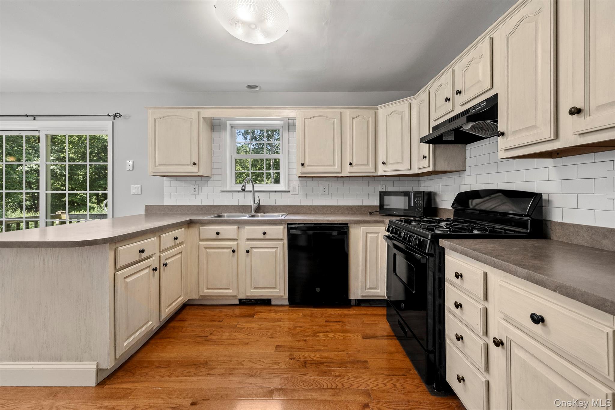 13-14 Creekside Place – For Sale photo 33