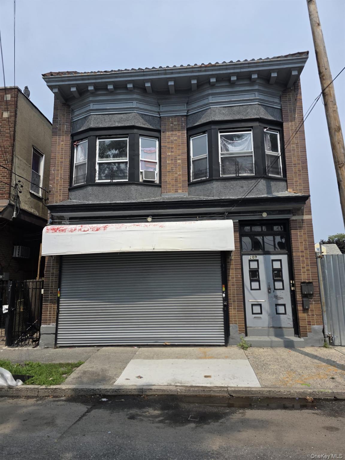 209 W 3rd Street – For Sale photo 3
